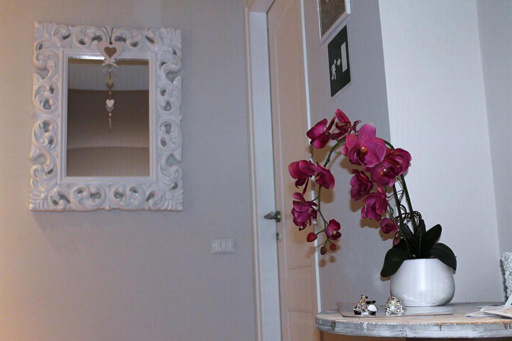 5 Rooms Apartment For 7 People Near Coloseum Rzym Zewnętrze zdjęcie