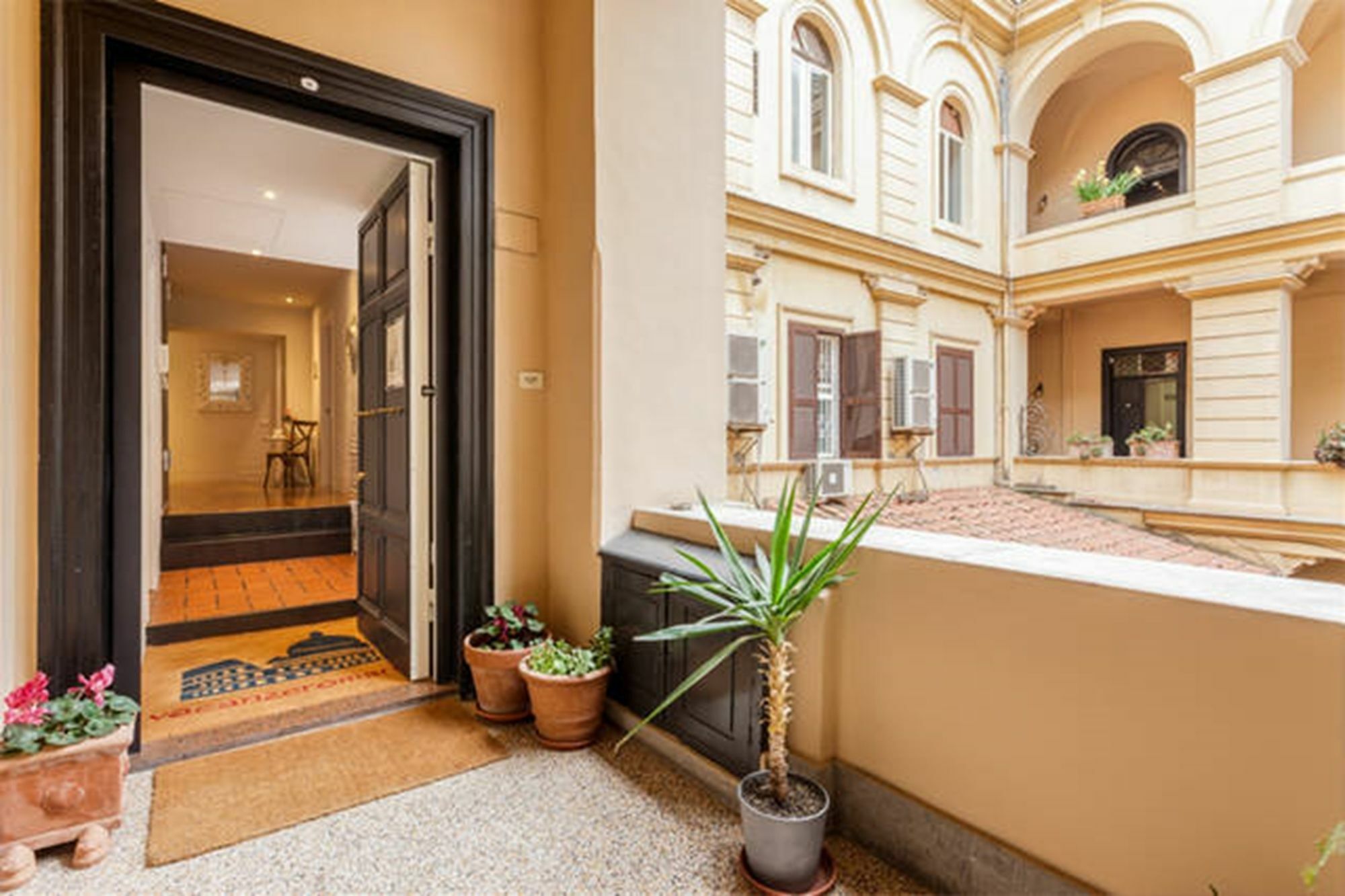 5 Rooms Apartment For 7 People Near Coloseum Rzym Zewnętrze zdjęcie